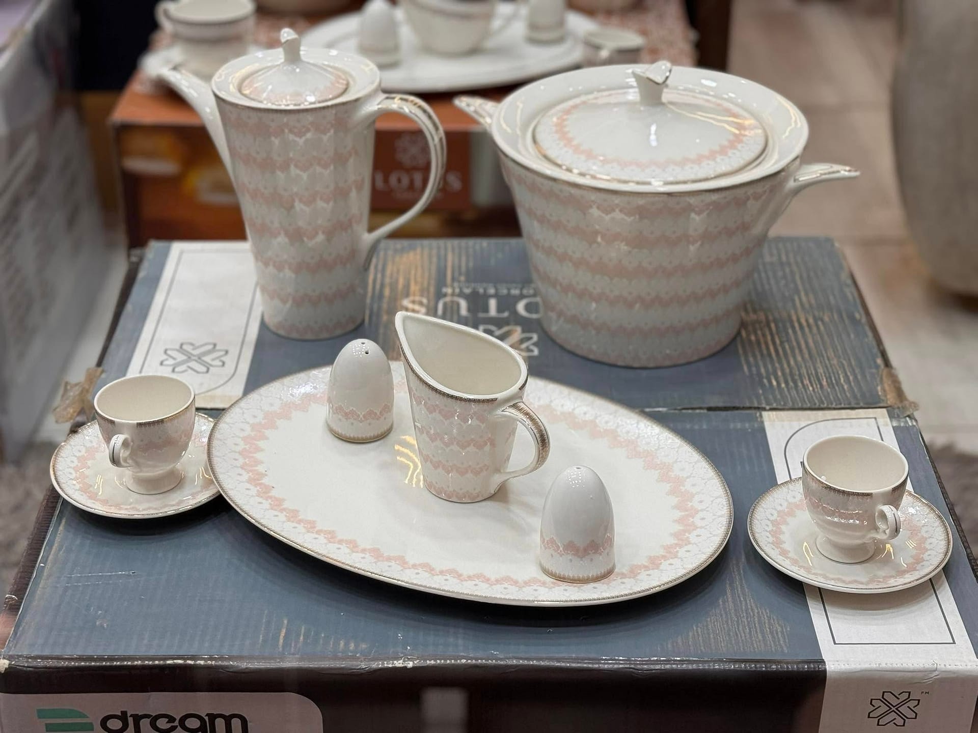 طقم صيني 62 قطعة (Lotus)