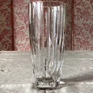 فازة زجاجية شفافة